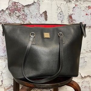 Dooney & Bourke black shoulder purse large